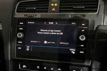 VOLKSWAGEN E-GOLF 35.8kWh e-Golf Hatchback 5dr Electric Auto (136 ps)