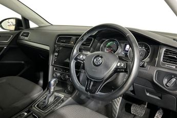 VOLKSWAGEN E-GOLF 35.8kWh e-Golf Hatchback 5dr Electric Auto (136 ps)