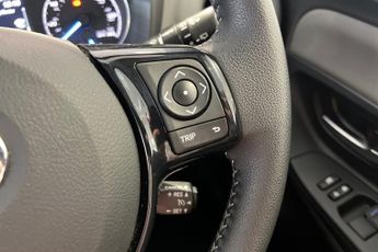 TOYOTA YARIS 1.5 VVT-h Icon Tech Hatchback 5dr Petrol Hybrid E-CVT Euro 6 (s/