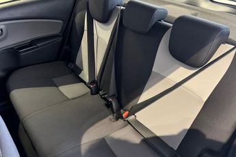 TOYOTA YARIS 1.5 VVT-h Icon Tech Hatchback 5dr Petrol Hybrid E-CVT Euro 6 (s/