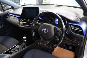 TOYOTA C-HR 1.8 VVT-h Dynamic SUV 5dr Petrol Hybrid CVT Euro 6 (s/s) (122 ps