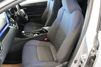 TOYOTA C-HR 1.8 VVT-h Dynamic SUV 5dr Petrol Hybrid CVT Euro 6 (s/s) (122 ps