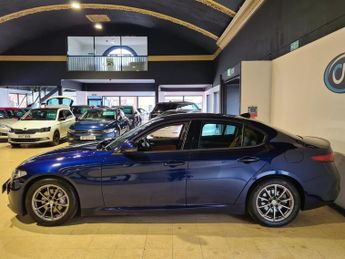 ALFA ROMEO GIULIA 2.0T Super Saloon 4dr Petrol Auto Euro 6 (s/s) (200 ps)