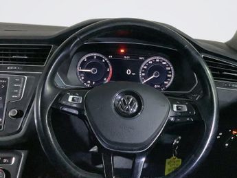 VOLKSWAGEN TIGUAN 2.0 TDI BlueMotion Tech SEL SUV 5dr Diesel DSG 4Motion Euro 6 (s