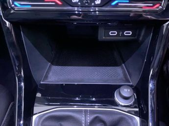 VOLKSWAGEN T-CROSS 1.0 TSI R-Line SUV 5dr Petrol DSG Euro 6 (s/s) (110 ps)