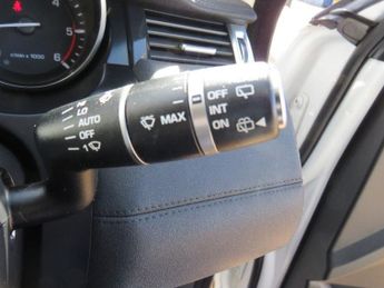 LAND ROVER RANGE ROVER EVOQUE 2.2 SD4 Pure Tech SUV 5dr Diesel Auto 4WD Euro 5 (s/s) (190 ps)