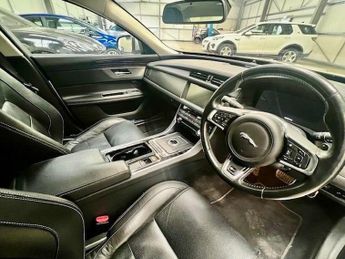 JAGUAR XF 3.0d V6 S Saloon 4dr Diesel Auto Euro 6 (s/s) (300 ps)