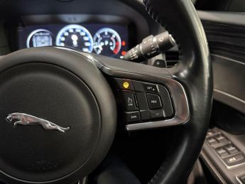 JAGUAR XF 3.0d V6 S Saloon 4dr Diesel Auto Euro 6 (s/s) (300 ps)