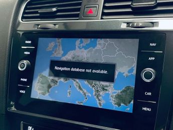VOLKSWAGEN E-GOLF 35.8kWh e-Golf Hatchback 5dr Electric Auto (136 ps)