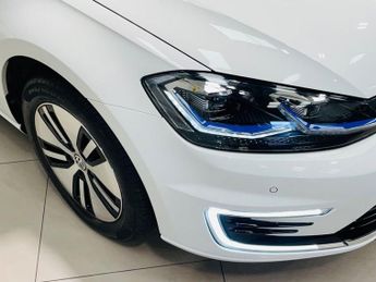 VOLKSWAGEN E-GOLF 35.8kWh e-Golf Hatchback 5dr Electric Auto (136 ps)