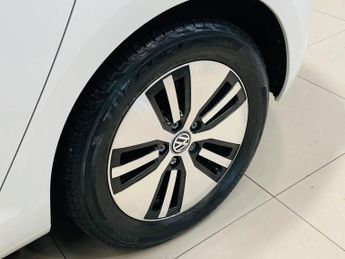 VOLKSWAGEN E-GOLF 35.8kWh e-Golf Hatchback 5dr Electric Auto (136 ps)