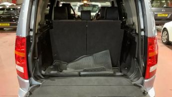 LAND ROVER DISCOVERY 3 2.7 TD V6 HSE SUV 5dr Diesel Automatic (270 g/km, 190 bhp)