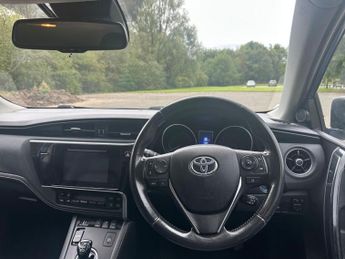 TOYOTA AURIS 1.8 VVT-h Excel Hatchback 5dr Petrol Hybrid CVT Euro 6 (s/s) (Sa