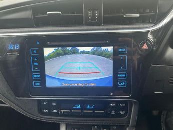 TOYOTA AURIS 1.8 VVT-h Excel Hatchback 5dr Petrol Hybrid CVT Euro 6 (s/s) (Sa