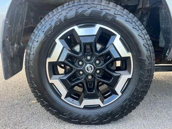 NISSAN NAVARA 190 2.3 dCi Tekna Pickup Double Cab Auto 4WD Euro 6 +VAT