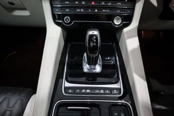 JAGUAR F-PACE 5.0 V8 SVR SUV 5dr Petrol Quickshift AWD Euro 6 (s/s) (550 ps)