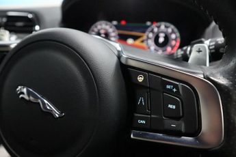 JAGUAR F-PACE 5.0 V8 SVR SUV 5dr Petrol Quickshift AWD Euro 6 (s/s) (550 ps)
