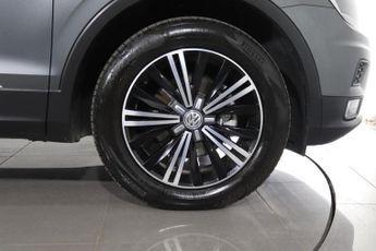 VOLKSWAGEN TIGUAN 2.0 TDI BlueMotion Tech SE Navigation SUV 5dr Diesel DSG 4Motion