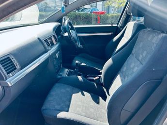 VAUXHALL VECTRA 1.8 VVT SRi Hatchback 5dr Petrol Manual (173 g/km, 138 bhp)