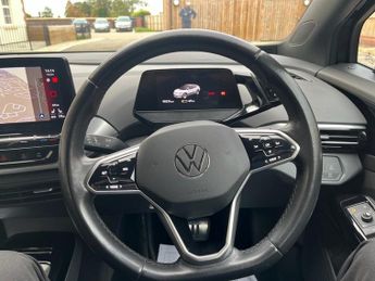 VOLKSWAGEN ID.4 Pro Performance 77kWh Life SUV 5dr Electric Auto (204 ps)