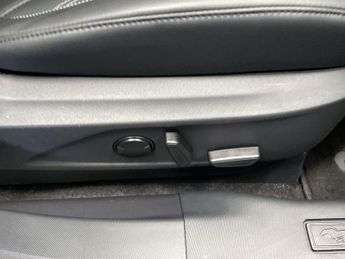 FORD MUSTANG MACH-E Standard Range 72kWh Select SUV 5dr Electric Automatic (268 ps)