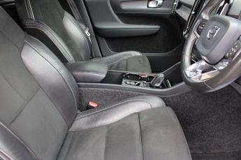 VOLVO XC40 1.5 T3 R-Design SUV 5dr Petrol Auto Euro 6 (s/s) (163 ps)