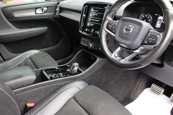 VOLVO XC40 1.5 T3 R-Design SUV 5dr Petrol Auto Euro 6 (s/s) (163 ps)