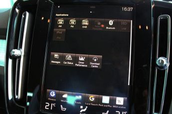 VOLVO XC40 2.0 T4 Momentum Pro SUV 5dr Petrol Auto AWD Euro 6 (s/s) (190 ps