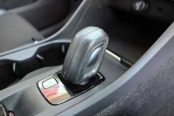 VOLVO XC40 2.0 T4 Momentum Pro SUV 5dr Petrol Auto AWD Euro 6 (s/s) (190 ps