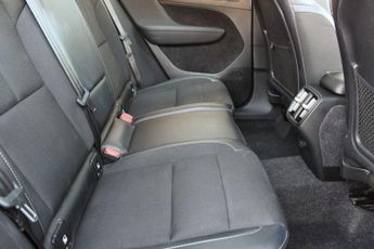 VOLVO XC40 2.0 T4 Momentum Pro SUV 5dr Petrol Auto AWD Euro 6 (s/s) (190 ps