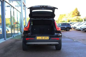 VOLVO XC40 2.0 T4 Momentum Pro SUV 5dr Petrol Auto AWD Euro 6 (s/s) (190 ps