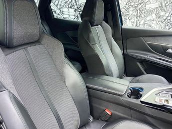 PEUGEOT 3008 1.6 13.2kWh Allure Premium SUV 5dr Petrol Plug-in Hybrid e-EAT E
