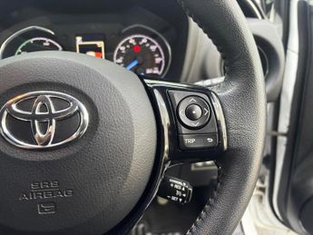 TOYOTA YARIS 1.5 VVT-h Design Hatchback 5dr Petrol Hybrid E-CVT Euro 6 (s/s) 