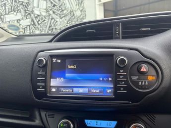 TOYOTA YARIS 1.5 VVT-h Design Hatchback 5dr Petrol Hybrid E-CVT Euro 6 (s/s) 