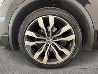 VOLKSWAGEN TIGUAN 2.0 TDI R-Line SUV 5dr Diesel DSG 4Motion Euro 6 (s/s) (150 ps)