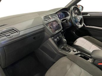 VOLKSWAGEN TIGUAN 2.0 TDI R-Line SUV 5dr Diesel DSG 4Motion Euro 6 (s/s) (150 ps)