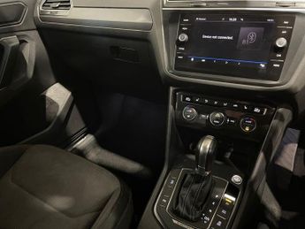 VOLKSWAGEN TIGUAN 2.0 TDI R-Line SUV 5dr Diesel DSG 4Motion Euro 6 (s/s) (150 ps)