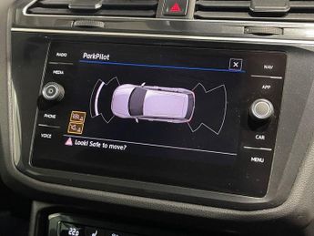 VOLKSWAGEN TIGUAN 2.0 TDI R-Line SUV 5dr Diesel DSG 4Motion Euro 6 (s/s) (150 ps)