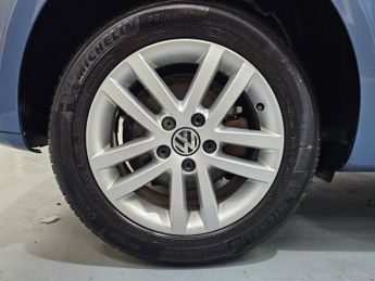 VOLKSWAGEN TOURAN 2.0 TDI SE MPV 5dr Diesel DSG Euro 5 (140 ps)
