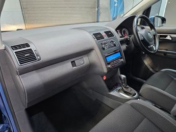 VOLKSWAGEN TOURAN 2.0 TDI SE MPV 5dr Diesel DSG Euro 5 (140 ps)