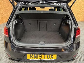 VOLKSWAGEN GOLF 2.0 TDI R-Line Hatchback 5dr Diesel DSG Euro 6 (s/s) (150 ps)