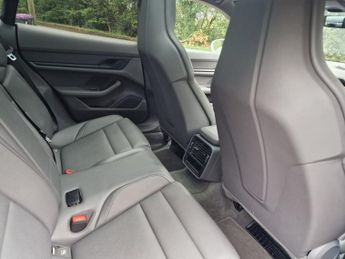 PORSCHE TAYCAN Performance Plus 93.4kWh Saloon 4dr Electric Auto RWD (476 ps)