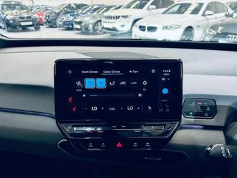 VOLKSWAGEN ID.3 Pro Performance 58kWh Life Hatchback 5dr Electric Auto (204 ps)