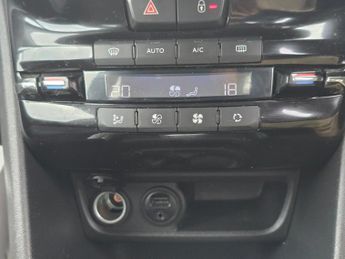 PEUGEOT 2008 1.6 e-HDi Allure SUV 5dr Diesel EGC Euro 5 (s/s) (92 ps)