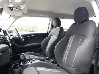 MINI Electric Hatch Cooper SE 32.6kWh Level 1 Hatchback 3dr Electric Auto (184 ps)