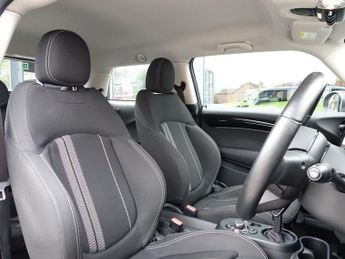 MINI Electric Hatch Cooper SE 32.6kWh Level 1 Hatchback 3dr Electric Auto (184 ps)