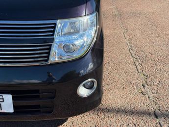 NISSAN ELGRAND ELGRAD 6 SEATER AUTOMATIC