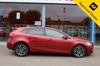 VOLVO V40 1.5 T2 Momentum Hatchback 5dr Petrol Auto Euro 6 (s/s) (122 ps)