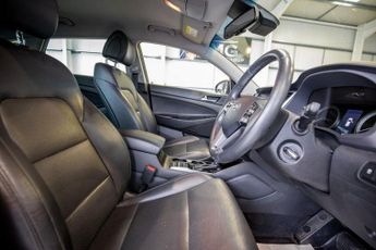 HYUNDAI TUCSON 1.7 CRDi Blue Drive Premium SUV 5dr Diesel DCT Euro 6 (s/s) (141
