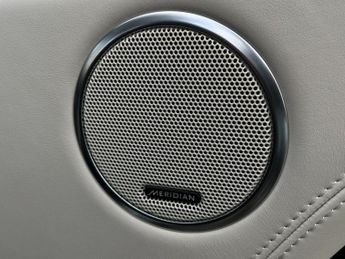 LAND ROVER RANGE ROVER 3.0 SD V6 Vogue SE SUV 5dr Diesel Auto 4WD Euro 6 (s/s) (275 ps)